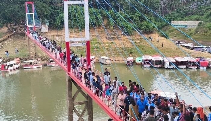 Tourist influx swamps Rangamati, Sajek during Eid holidays