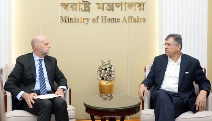 Home Minister seeks stronger global assistance for Rohingyas
