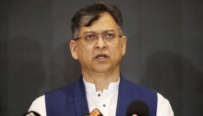 Home minister orders DCs to be more proactive in recovering illegal firearms