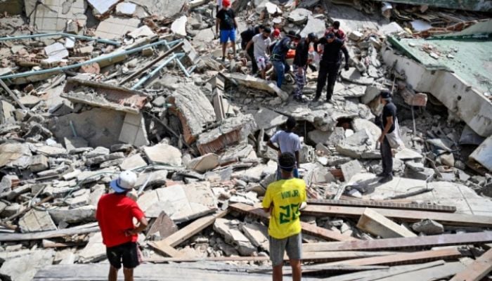 Death toll in Venezuela quake tops 1,400 as rescue efforts intensify