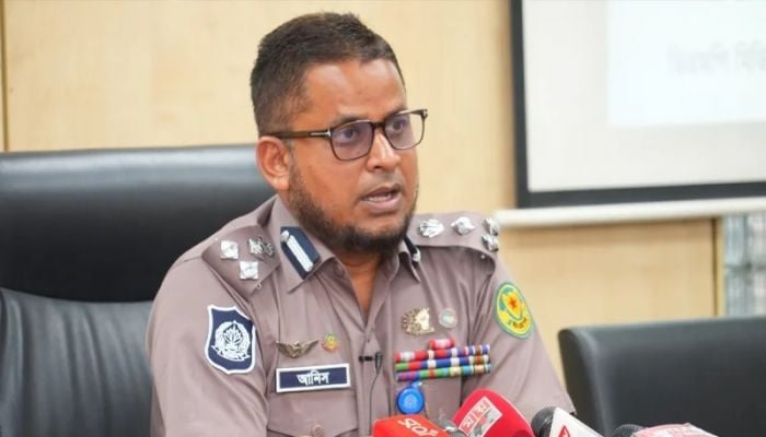 Scotch tape on motorcycle number plate to evade AI surveillance, finally caught