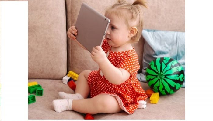 Screen time can damage under-twos’ development, landmark study suggests