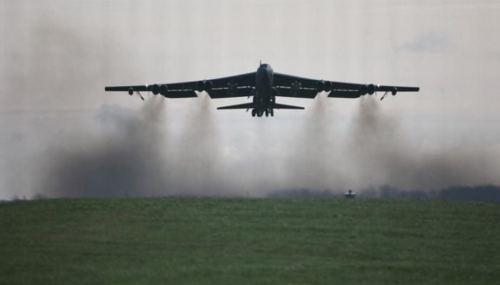 Eight dead in fiery US bomber crash in California
