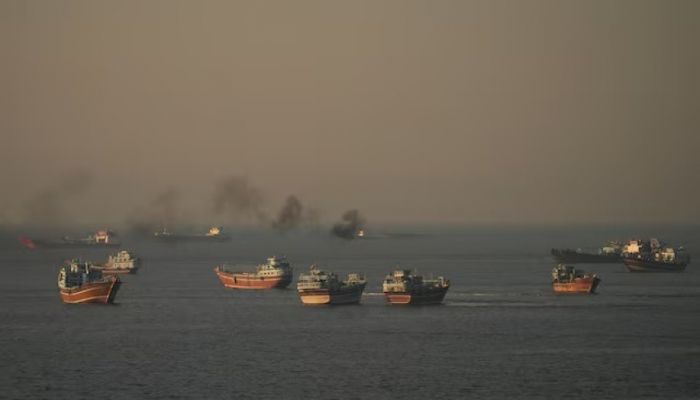 First tankers cross Strait of Hormuz after Iran deal