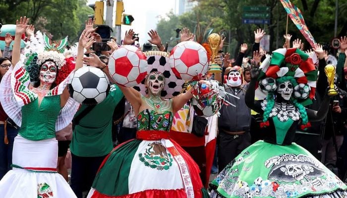 Mexico City chases world record for largest Mexican wave ahead of World Cup