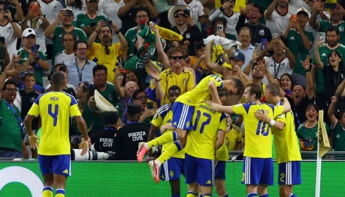 Sweden crush Tunisia 5-1 in World Cup opener