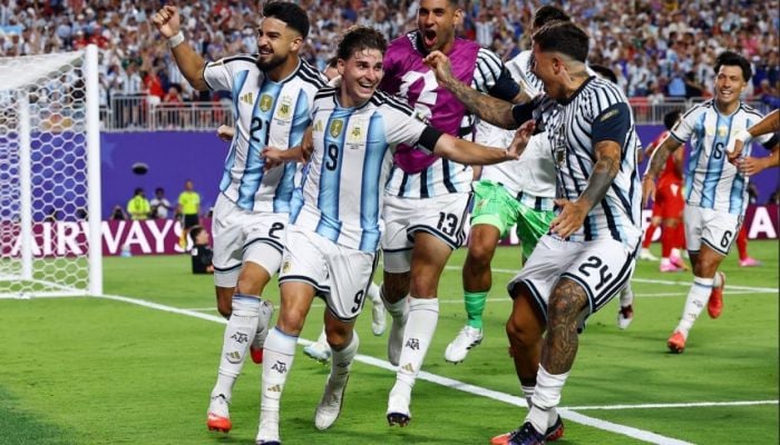 Argentina reach semifinals to face England