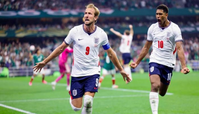 Ten-Man England triumph in Azteca thriller, reach quarterfinals