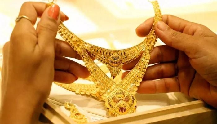 Gold prices decrease in domestic market