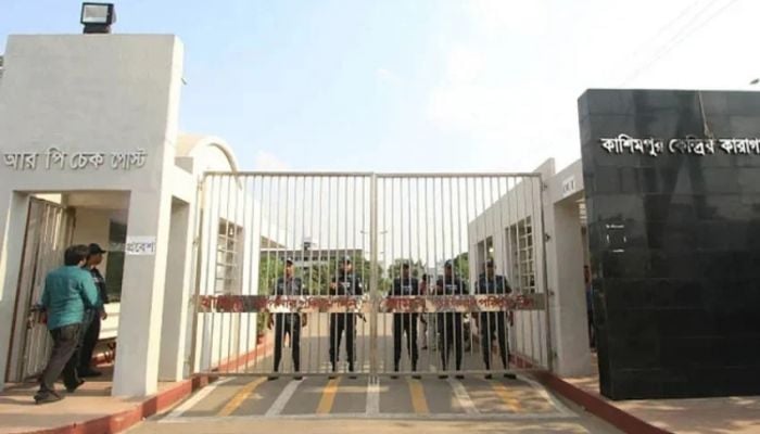 Female prisoner escapes: 7 prison guards suspended