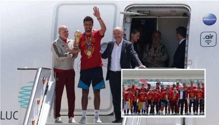 World Cup winning Spain team land in Madrid