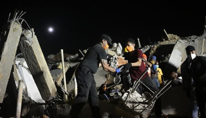 Death toll from Venezuela quakes nears 2,300