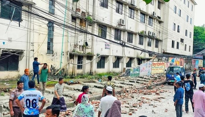 2 killed, 6 injured as boundary wall collapses in Mirpur