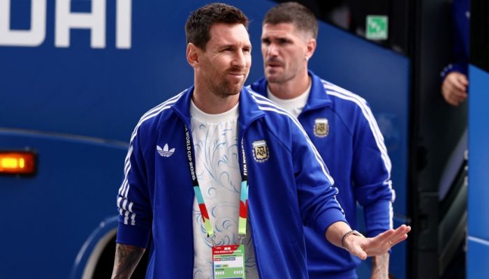 England make 3 changes, Argentina 1