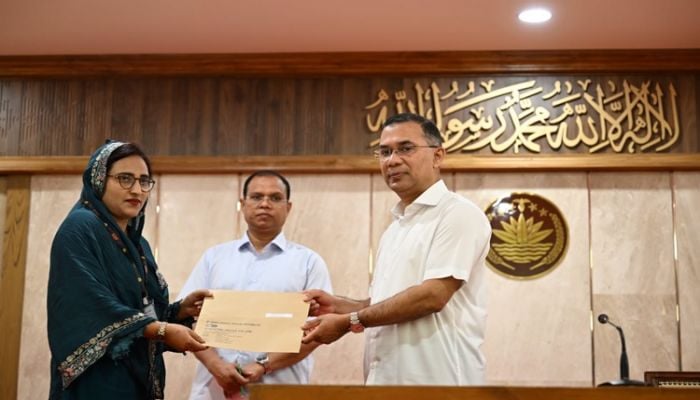 PM hands job letters to family members of disappearance victims, July martyrs