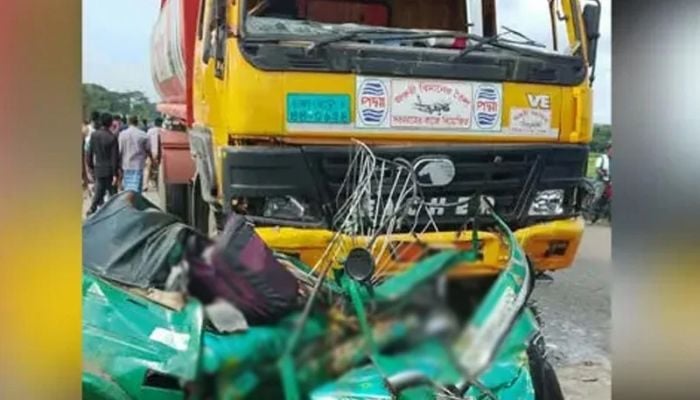 Oil tanker and auto-rickshaw collide head-on in Sylhet, four dead
