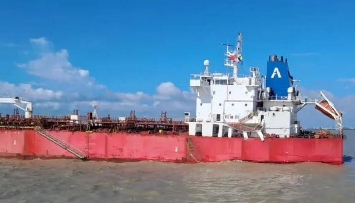 Bulk carrier collides with oil tanker at Ctg port