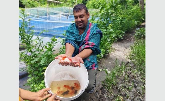 Young entrepreneur sets example of integrated farming in Dumuria