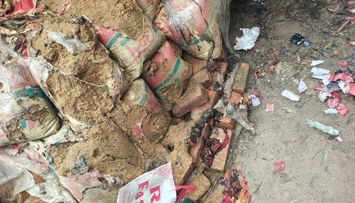 3 members of same family burnt in explosion nearby house