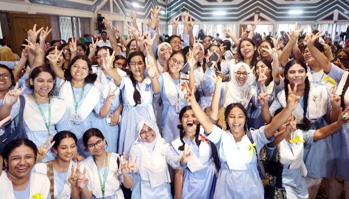 116,676 students secure GPA-5 in SSC, equivalent exams; girls outperform boys
