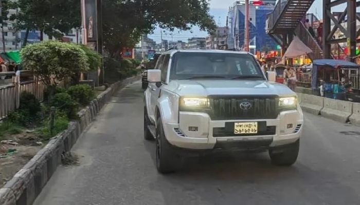 PM drives through DNCC roads to inspect cleanliness