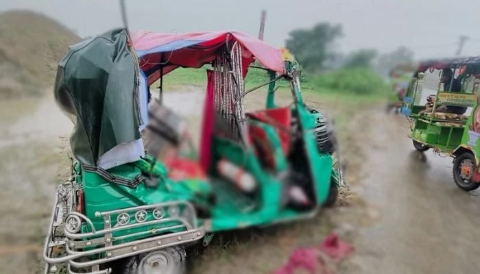 3 killed in pickup-autorickshaw collision in Dhamrai