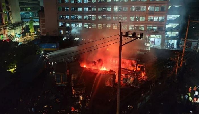 6 killed, 12 injured in covered van gas cylinder blasts in Savar