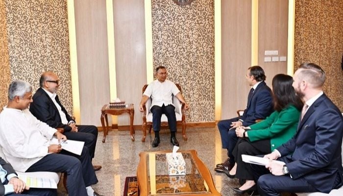 PM seeks more Chevron investment in gas sector