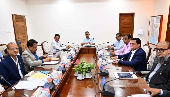PM calls for coordinated efforts to curb pollution in city lakes