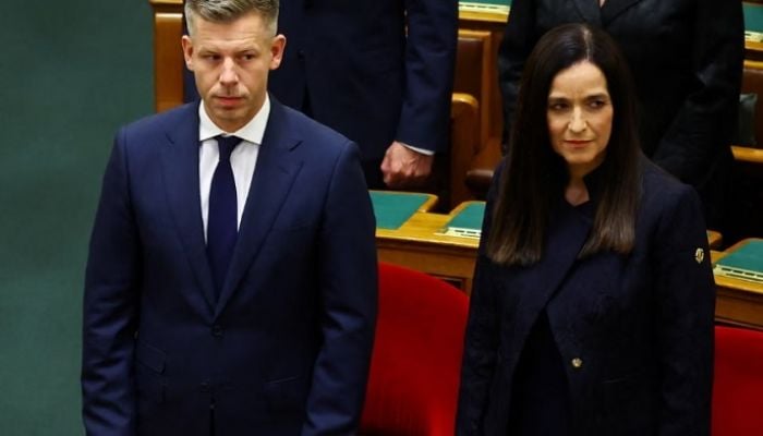 Hungary expels 10 Russian diplomats