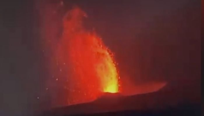 Volcano eruption leaves 150,000 passengers stranded in Indonesia